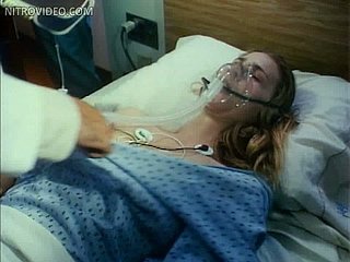 Cantik Blonde babe Kathleen KINMONT Peletakan Topless Pada Rumah Sakit Bed