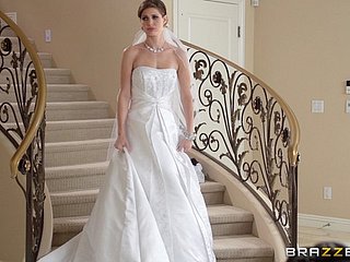 Geile bruid wordt geneukt hardcore doggystyle going in een trouwfotograaf