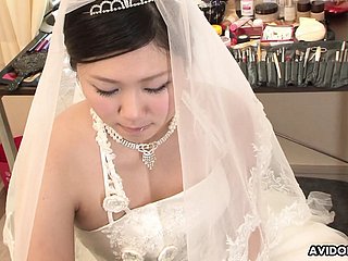 Ignorance Emi Koizumi geneukt op trouwjurk ongecensureerd.