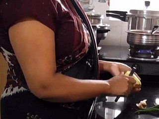 Seductive Indian Heavy Breast madrastra follada en deject cocina por hijastro