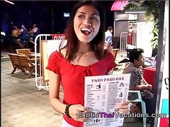 タイの女の子バーやビーチ