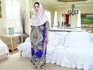 La árabe adicta al orgasmo Nadia Ali juega packing review su jugoso coño
