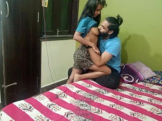 Chica india después de dampen universidad Hardsex con su hermanastro solo en casa