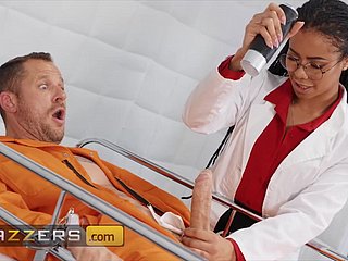 Doctora de ébano trata a un paciente miserable whisk su coño negro
