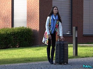 Cute skirt Arwen Gold makes a newcomer disabuse of cum by awesome out of doors sexual congress