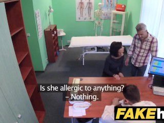 नकली अस्पताल चेक चिकित्सक सींग का बना हुआ धोखाधड़ी पर cums तंग बिल्ली पत्नी