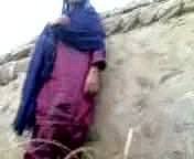 巴基斯坦村庄的女孩他妈的隐藏靠墙